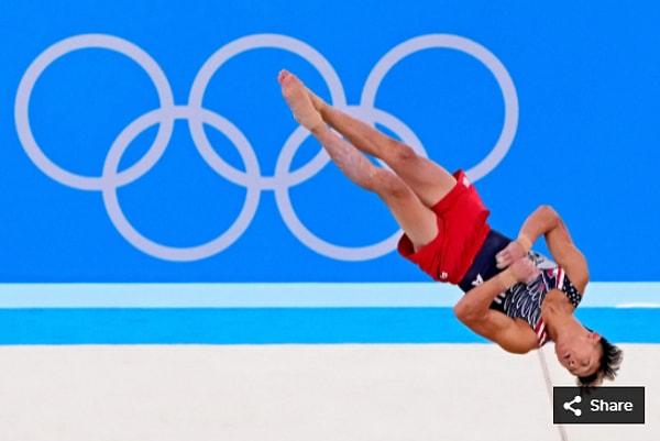 11. 26 Temmuz 2021'de Yul Moldauer (ABD), Ariake Jimnastik Merkezi'nde düzenlenen Tokyo 2020 Olimpiyatları sırasında erkek jimnastik takımı finalinde yarışıyor.