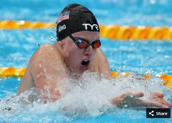 15. 26 Temmuz 2021'de Lilly King (ABD), Tokyo Su Sporları Merkezi'ndeki Tokyo 2020 Olimpiyat Oyunları sırasında kadınlar 100 metre kurbağalama yarı finalinde yarışıyor.