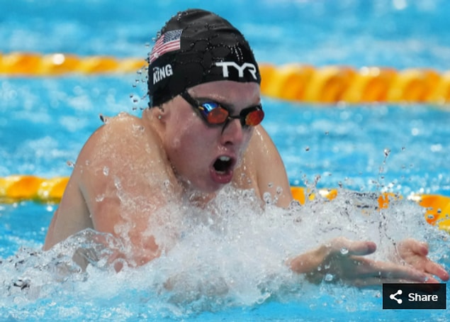 15. 26 Temmuz 2021'de Lilly King (ABD), Tokyo Su Sporları Merkezi'ndeki Tokyo 2020 Olimpiyat Oyunları sırasında kadınlar 100 metre kurbağalama yarı finalinde yarışıyor.