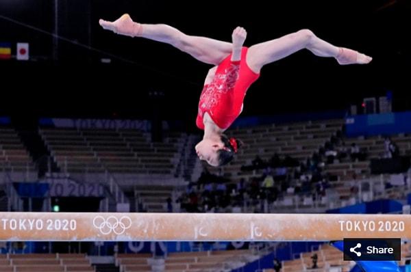 22. 25 Temmuz 2021'de  Yufei Lu (CHN), Ariake Jimnastik Merkezi'ndeki Tokyo 2020 Olimpiyat Oyunları sırasında kadınlar jimnastik elemelerinde.