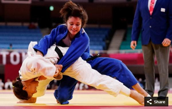23. 25 Temmuz 2021'de Angelica Delgado (ABD), Nippon Budokan'da düzenlenen Tokyo 2020 Olimpiyatları'nda kadınlar 52 kg judo eleme turunda Joana Ramos'a (POR) karşı yarışıyor.