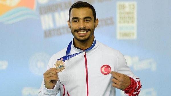 Ferhat Arıcan, 1993 İzmir doğumlu. Jimnastik sporuna ilkokulda beden eğitimi öğretmeninin teşvikiyle başlamış.