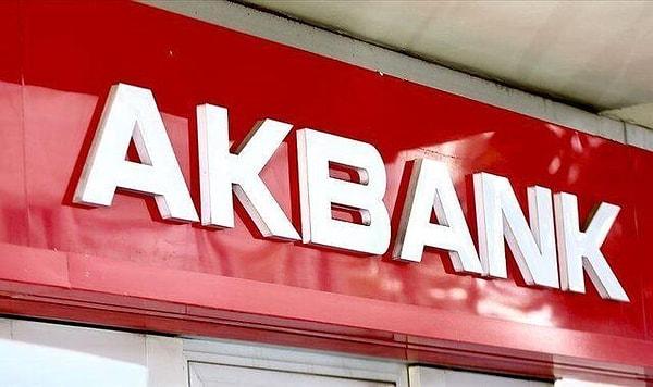 Akbank'ta son yıllarda yaşanan teknolojik aksaklıklar dikkat çekmiş, akabinde de 2023 başından itibaren üst yönetimde değişimler başlamıştı.