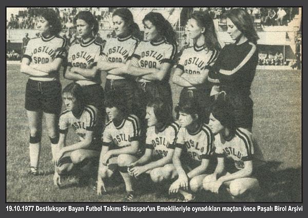 1971, ilk kadın futbol takımı olan Dostlukspor’un temellerinin atıldığı yıldır. Kınalıada Spor Kulübü içinde bir “kızlar takımı” yer aldı.