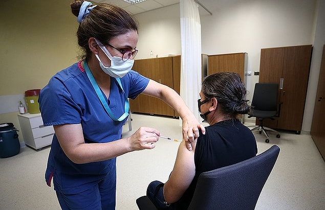"Aşı olanları organ fonksiyon bozukluğu geliştirmiyor"