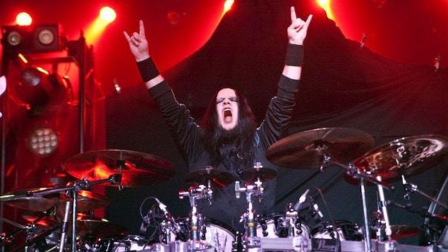 ABD'li heavy metal grubu Slipknot'un eski bateristi Joey Jordison, 46 yaşında öldü. Ailesi yaptığı açıklamada, Jordison'ın uykusunda huzur içinde vefat ettiğini söyledi.