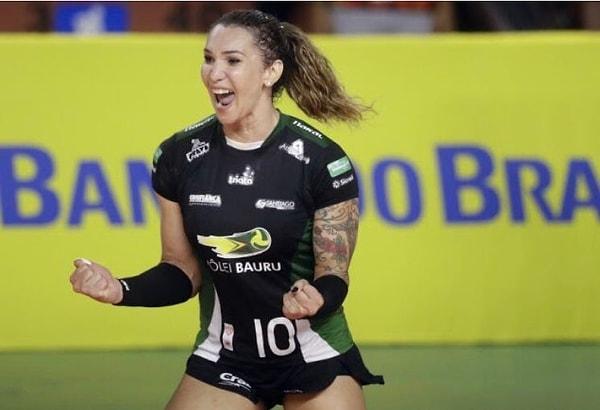Brezilyalı voleybol oyuncusu Tiffany Abreu'nun kadın voleybol takımına alınmasına komite tarafından onay verildi.