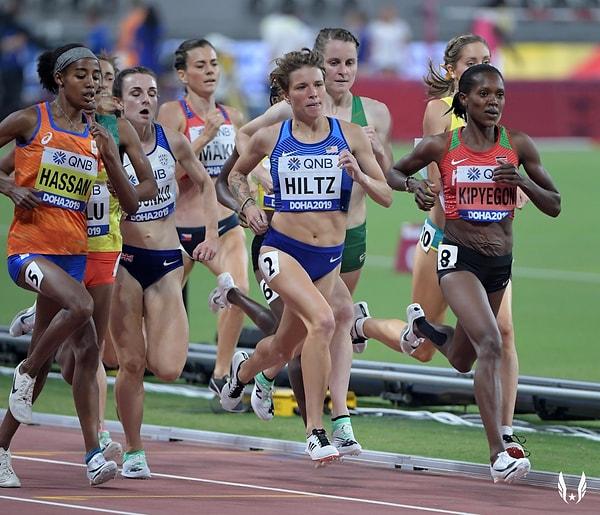 Atletizm dalında yarışan Amerikalı sporcu Nikki Hiltz de 1500 metre koşusu için kabul edildi.