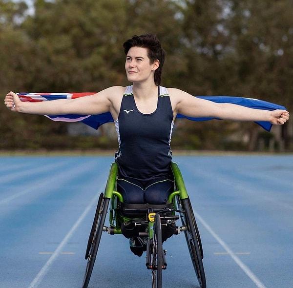 Avusturalyalı trans sporcu Robyn Lambird ise Paralimpik Oyunları'nda para atletizm dalında yarışacak. Kendisi daha önce uluslararası yarışmalarda birçok madalya kazanmıştı.