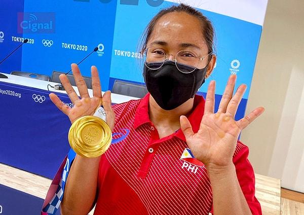 2. Filipinler'in Olimpiyatlar'da halter dalında ilk altın madalyasını kazanan sporcu Hidilyn Diaz'ın elleri: