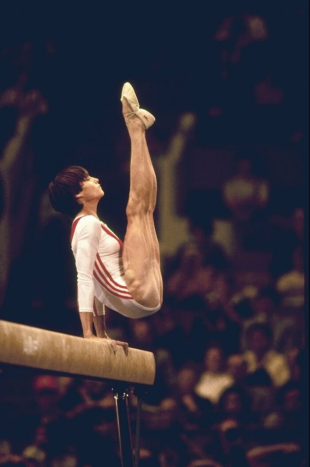 5. Olimpiyatlar tarihinde ilk kez tam puan alan 14 yaşındaki jimnastikçi Nadia Comăneci:
