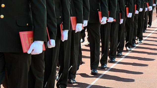 15 Temmuz darbe girişimin ardından ilan edilen OHAL kapsamındaki ilk KHK ile 934 okul, 15 üniversite, 109 öğrenci yurdu ve askeri okullar kapatıldı. Yine bu dönem Milli Savunma Üniversitesi kuruldu.