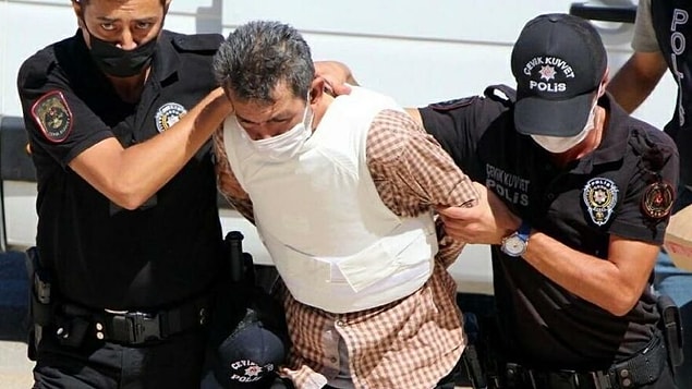 Polis parka uyurken yakaladı