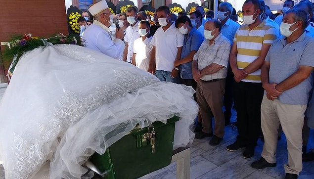 Tabutun üzerine gelinlik konuldu