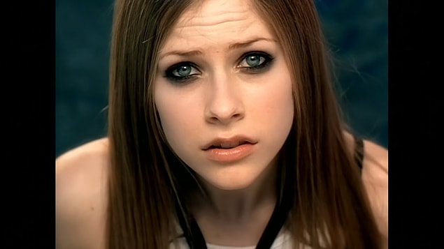 19. Avril Lavigne bazen 'Complicated'ı söylemekten nefret ettiğini ama hayranları için çalmaya devam ettiğini söyledi.