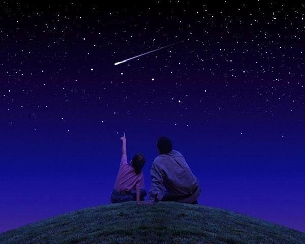 Yıldız kaymasının nedenlerini öğrendiğimize göre şimdi geldi neden her yıldız kaydığında yani meteor düştüğünde dilek tuttuğumuza...