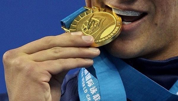 Nedeni bilinmez, hepimizin aklına Olimpiyat madalyalarının 'altın' değerinde olduğu algısı yerleşmiş durumda.