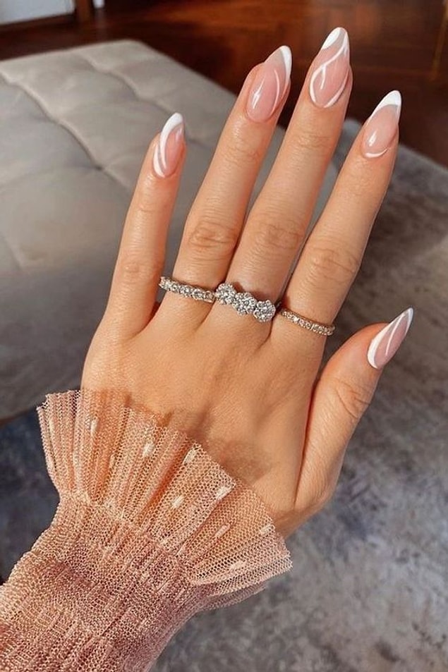 2. Dumanlı nail art modelleri ile sade ama etkileyici tırnaklara sahip olabilirsiniz.