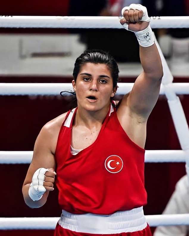 Sadece eşitliğin harf sayısında olduğu Ortadoğu kültüründe bir gün daha fazla yaşamak kadının en büyük başarısıyken, sanatta, sporda hangi branşta olursa olsun kadının en ufak başarısı bir erkeğin başarısından çok daha değerlidir.