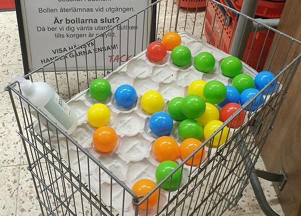 16. İsveç'teki bir süpermarket, içeride kaç müşteri olduğunu hesaplamak için her gelene bir top veriyormuş.