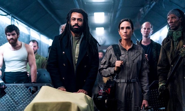 11. Üçüncü sezon çekimlerini kısa süre önce biten Snowpiercer'ın TNT kanalından 4. sezon onayını aldığı açıklandı.