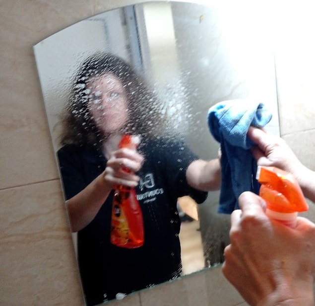 5. Banyo aynasını düzenli olarak temizlemek.