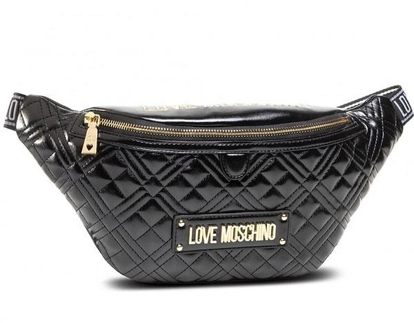 9. Eğlenceli ve rahat bir kullanım için Love Moschino bel çantası modellerine göz atın!