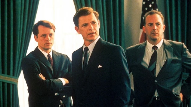 7. Thirteen Days (2000)