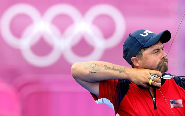 3. Брэди Эллисон из сборной США принимает участие в Олимпийских играх 2020 года в Токио на площадке для стрельбы из лука в парке Юменосима 26 июля 2021 года.