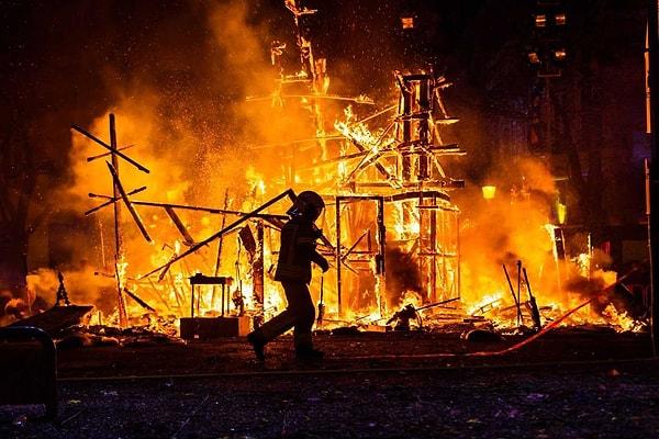 Başta Manavgat, Bodrum ve Marmaris olmak üzere ülkemizin 6 şehrinin farklı bölgelerinde onlarca yangın çıktı.