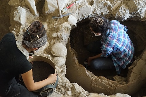 Balıkesir'deki Antandros Antik Kenti'nde 2 Bin 400 Yıllık Pitos Mezar Bulundu