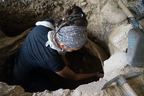 Balıkesir'deki Antandros Antik Kenti'nde 2 Bin 400 Yıllık Pitos Mezar Bulundu