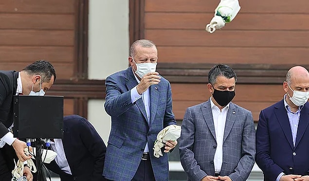 Her felaket sonrası Cumhurbaşkanı Recep Tayyip Erdoğan'ın afetzedelere çay dağıtması bir rutine dönüştü.