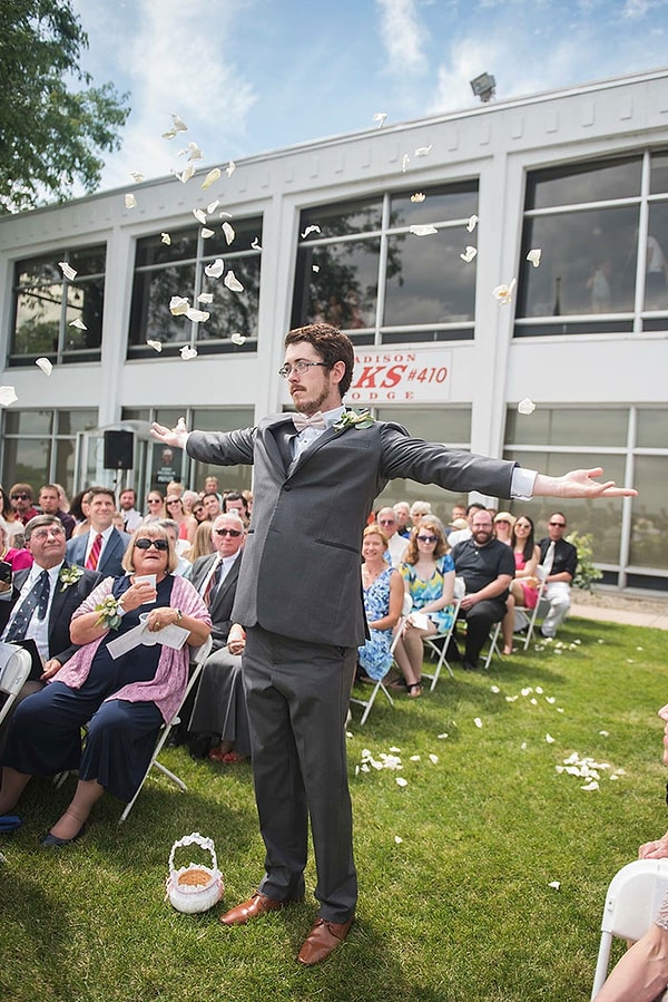 11. Я недавно был цветочником на свадьбе