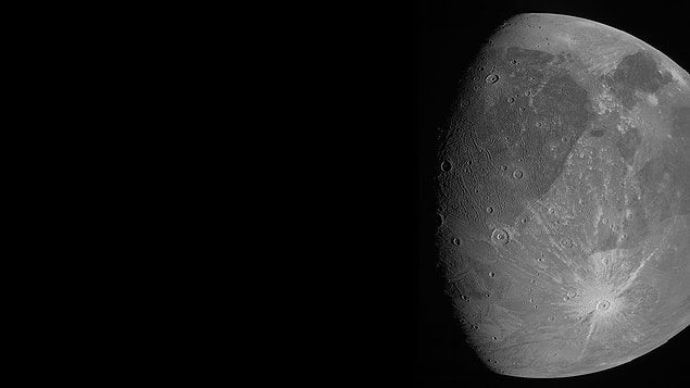 Ganymede'de genellikle buzun eriyip buharlaşması için gerekli olan sıcaklık koşullarına rastlanmıyor.