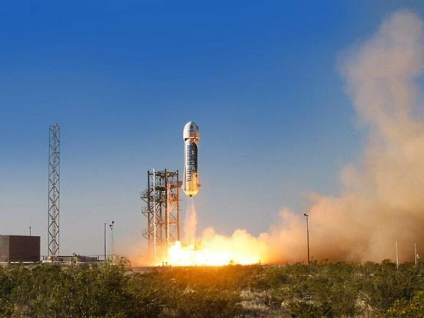 2. Строят ракеты на миллиард долларов, пока их сотрудники мочатся в бутылки