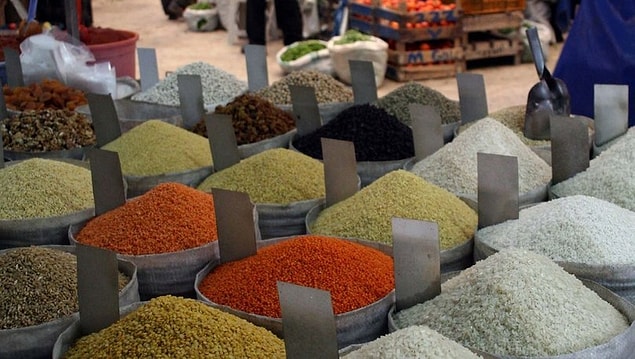 4. "Eğer tahıl ve baklagilleri toptan alıyorsanız bilin ki ambarlar arada sırada temizleniyor. Bahsettiğim temizlik sırasında da sadece üzerlerine su tutulup siliniyor."