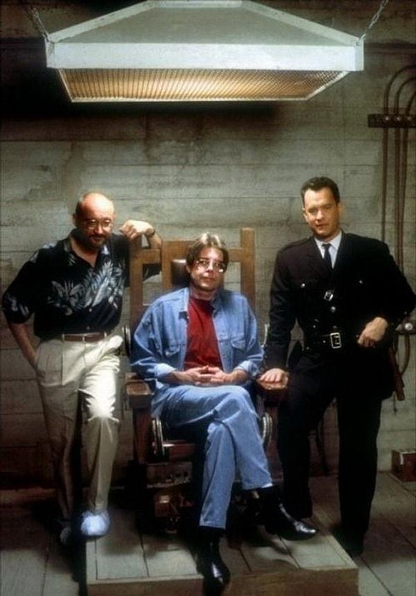 4. Film setini ziyaret eden Stephen King, elektrikli sandalyeyi deneyimlemek istedi.