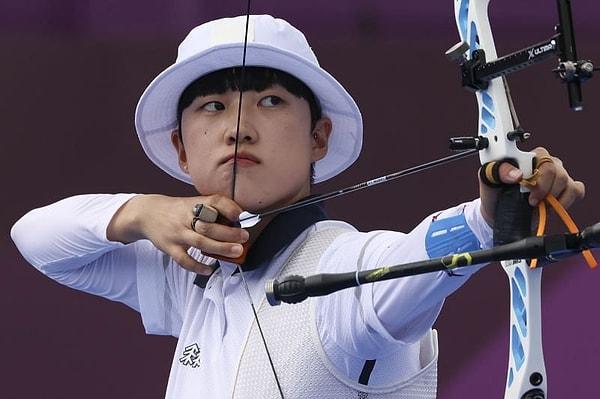 2001 doğumlu genç okçu An San, bu sene Tokyo Olimpiyatları'nda bireysel kadın elemelerinde 720 tam puan üzerinden 680 puan alarak 25 yıllık bir rekoru kırdı.