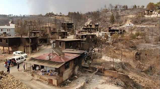 18:32 Son 5 günde 35 ildeki 138 orman yangınından 129'u kontrol altına alındı.