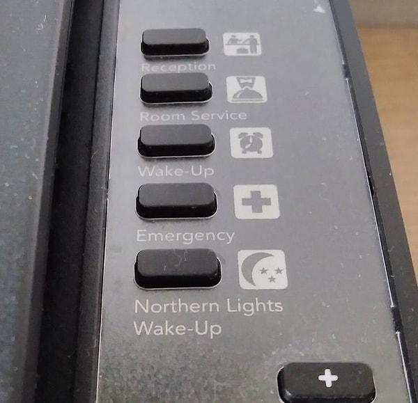 2. “İzlanda'daki otel telefonumun, gökyüzünde Kuzey Işıkları göründüğünde sizi uyandıracak şekilde ayarlanmış özel bir düğmesi var.”