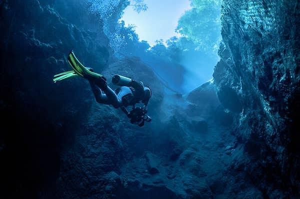11. "Bahamalar'daki Dean's Mavi Çukur'da yaklaşık 50 metrede serbest dalış yaptım. Daha önce hiç 30 metrenin üstünde bir serbest dalış yapmamıştım fakat akıntının olmadığı için Mavi Çukur bunun için mükemmel bir yerdi."