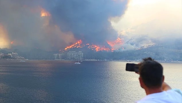 1. Alev alev yanıyoruz! Manavgat’ta başlayan yangınlar ülkemizin dört bir yanını sardı biliyorsunuz ki. Yüzlerce vatandaş kendi çabalarıyla yangını söndürmeye çalışıyor ve yardım bekliyor…