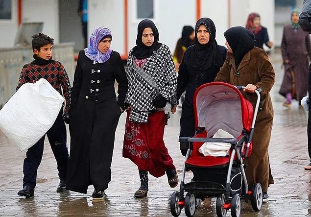 4. Tabii bunun en büyük nedenlerinden biri de zaten halihazırda Suriyeli mülteci-sığınmacılarla yaşanan birtakım olaylar diyebiliriz.
