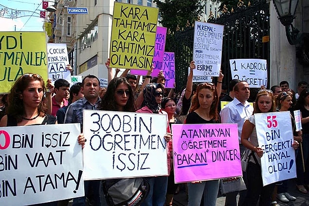 8. Aylardır atanmayı bekleyen öğretmen adayları,