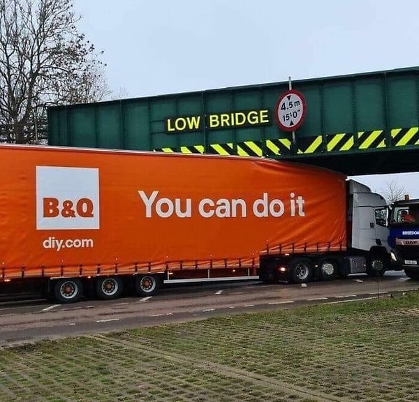 6. Надпись на фургоне "Ты можешь это сделать".. Но он не смог