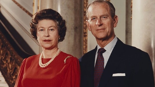 3. Prens Philip aslen İngiliz değildi! Yunanistan ve Danimarka kökenli bir ailenin çocuğu olan Philip, Elizabeth'le evlenmek için doğduğu yeri geride bırakmayı seçti.