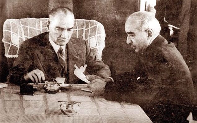 Gazi Paşa gülümser ve "Demek kırk paranın hesabı seni bu kadar yorup üzdü. Haklısın. Kırk para günün birinde kırk lira, kırk lira da dört yüz lira olur. Bu da giderek büyür halkın ağzında."