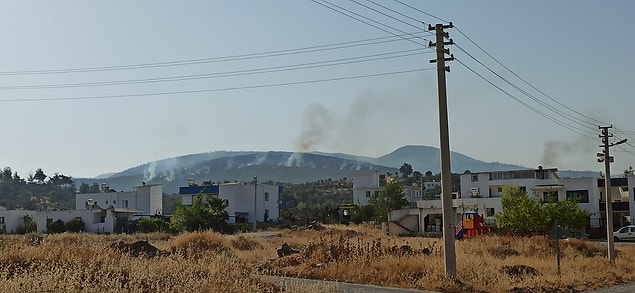 09:18 Yangın bir yerleşim yerine daha yaklaştı.