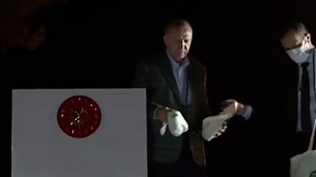 'İçimizden birileri de o güruhun daha da negatif propaganda üretebilmeleri için ne lazımsa yapıyor'